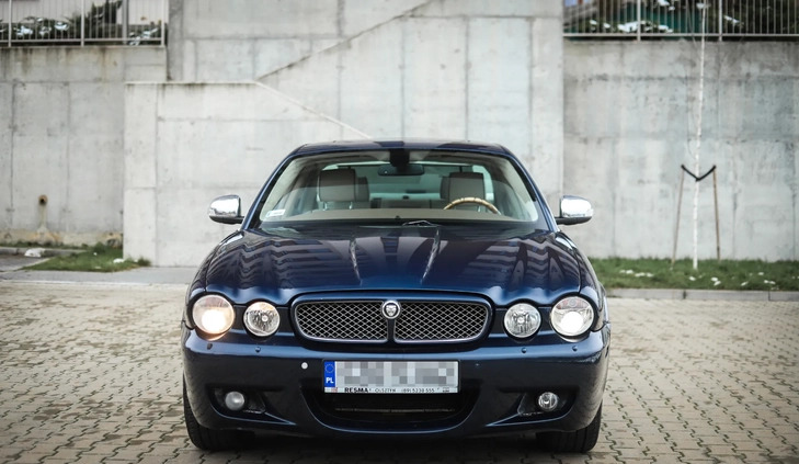 Jaguar XJ cena 55000 przebieg: 140000, rok produkcji 2008 z Gdynia małe 497